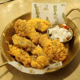 ALITAS O MUSLOS SIN HUESO CON QUESO CHEDDAR EN POLVO