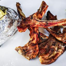 COSTILLAS DE CORDERO.