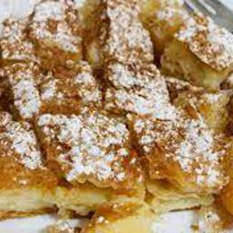 Bugatsa con crema pastelera