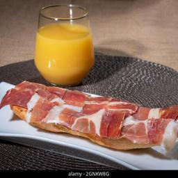 Tostada de jamón + zumo de naranja