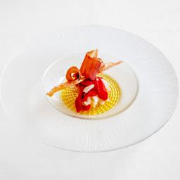 Esgarrat de bacalao inglés,pimiento  asado a la brasa y velo de mojama