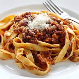 TAGLIATELLE BOLOGNESE