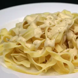 TAGLIATELLE 4 QUESOS