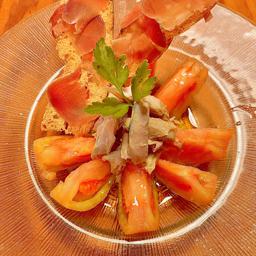 Tomate Valenciano , con ventresca/lomo  de bonito,AOVE y sal maldon  