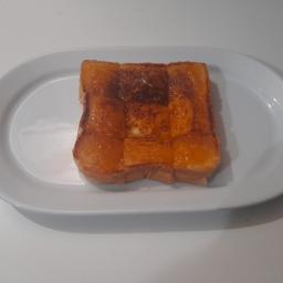 Tostada con mantequilla y mermelada