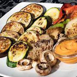 Parrillada de verduras con salsa de romesco