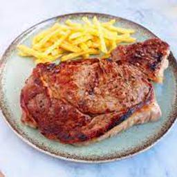 Entrecot de ternera (250 gr) con patatas y pimientos del padrón