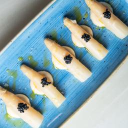 Espárragos blancos extra gruesos con mahonesa de trufa negra   