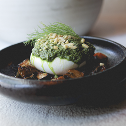 BURRATINA CON PESTO Y VERDURAS ASADAS