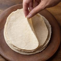 Tortillas artesanales de maíz blanco 
