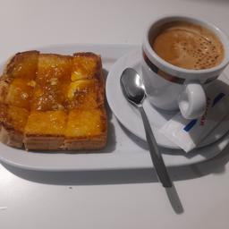 desayuno con tostada.