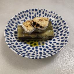 Berenjena con miel y queso de cabra