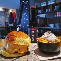 Burger "La Teca" + bravas