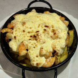 Patatas con gambas