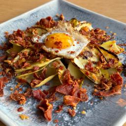 Alcachofa confitada con jamón 