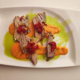 SOLOMILLO DE ATÚN SOBRE SALMOREJO 