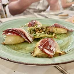 Alcachofas salteadas al oloroso con  jamón ibérico y pipas de calabaza