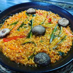 Paella de verduras for 2