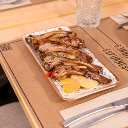 CHULETAS DE CORDERO A LA BRASA