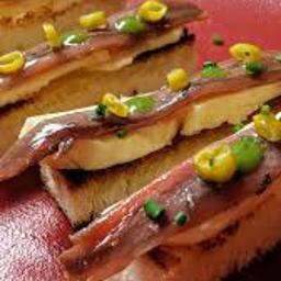 Anchoas en pan brioche con mantequilla de eneldo