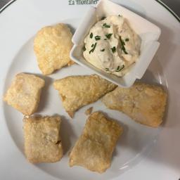 Merluza a la sevillana con salsa tartara