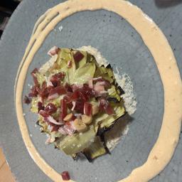 Alcachofa confitada en aove, crema de setas y jamón ibérico