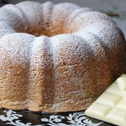 Bizcocho de chocolate blanco