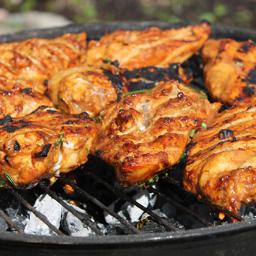 Pollo deshuesado a la parilla con pasta 