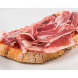 Tostada con jamón y tomate