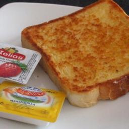 Tostada con mantequilla y mermelada