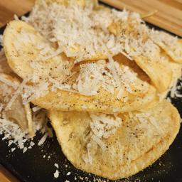 Patatas cacio e pepe