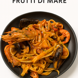 Noodles salteados con mariscos estilo asiatico 