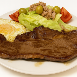 Bistec + huevo frito + ensalada