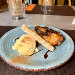 XUXO DE CREMA A LA PARRILLA CON HELADO