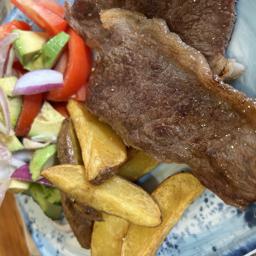 Picanha a la Parrilla con Chimichurri Fresco  